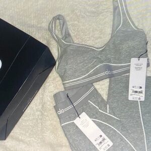 ALO Yoga Women's Gray Bra and Leggings Set